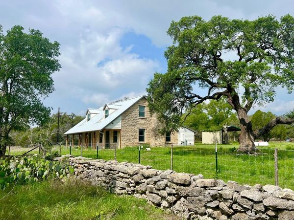 1366 Narrows RD, Blanco, TX 78606