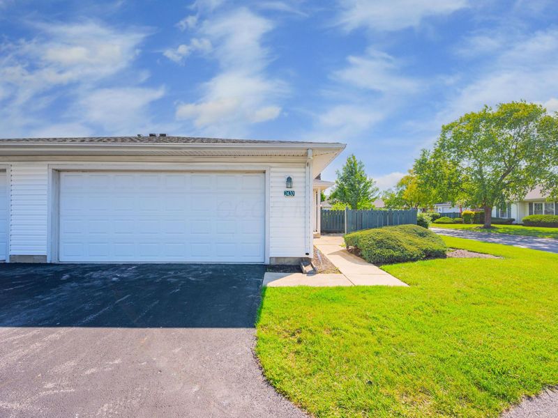 2420 Crystal Springs Drive, Hilliard, OH 43026 Photo 2
