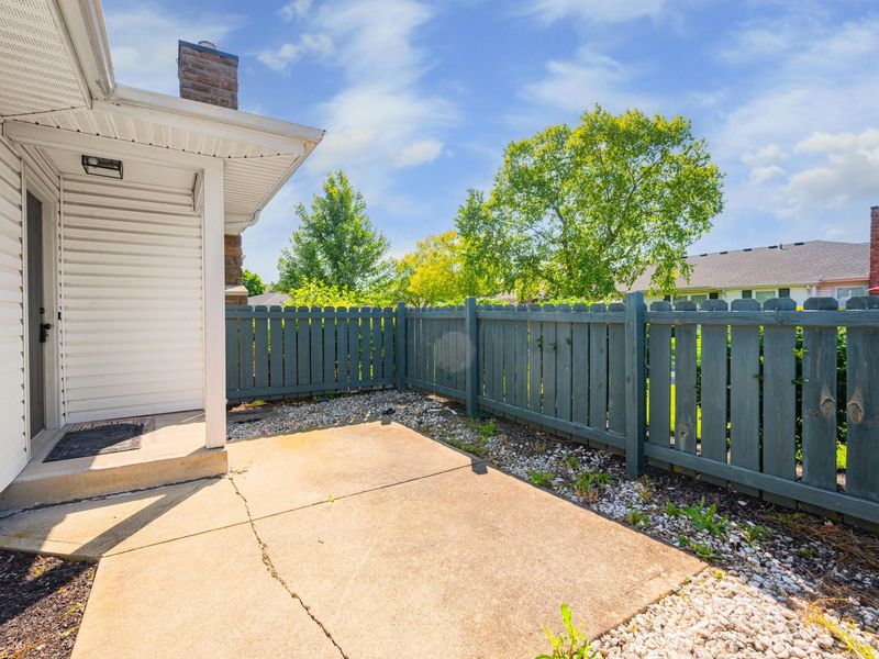 2420 Crystal Springs Drive, Hilliard, OH 43026 Photo 3