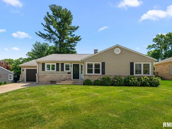 10 SUNSET Drive, Jacksonville, IL 62650