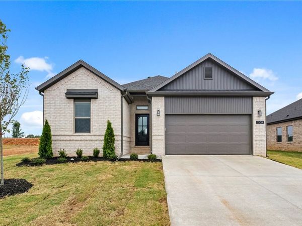 1304 NW 15th Street, Highfill, AR 72734