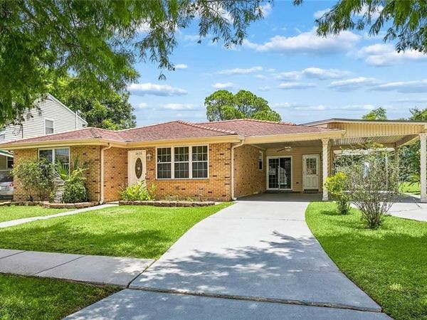 2625 LLOYDS Avenue , Chalmette, LA 70043