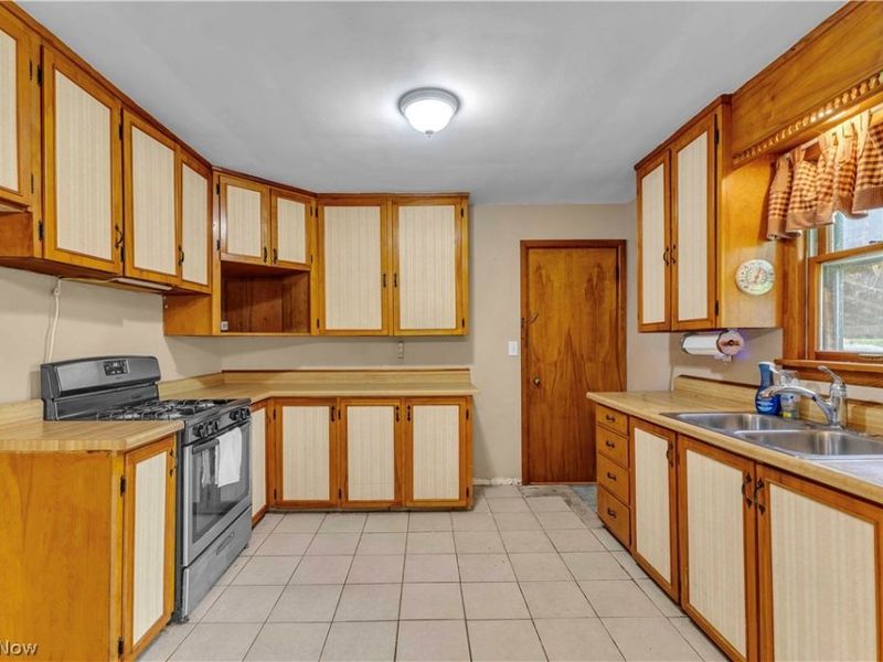 146 East Street, Wellington, OH 44090 Photo 3