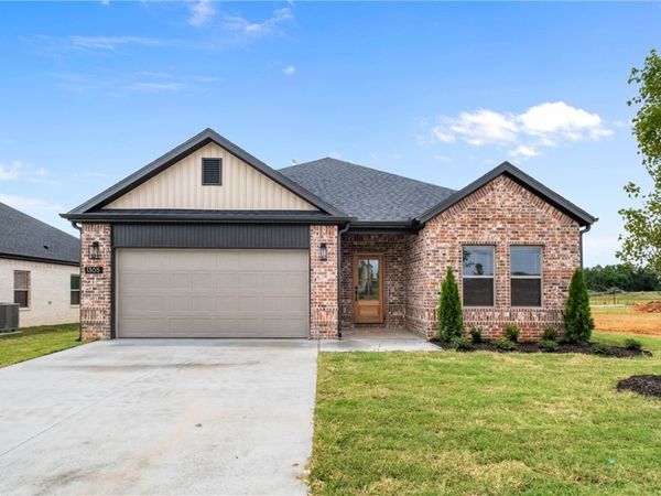 1305 NW 15th Street , Highfill, AR 72734