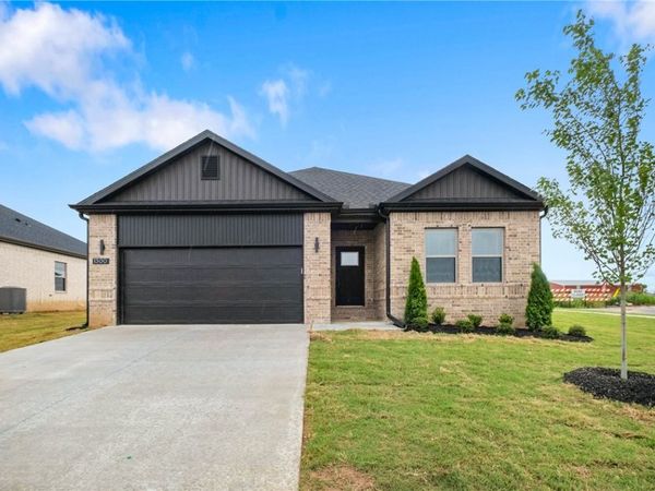 1300 NW 15th Street, Highfill, AR 72734