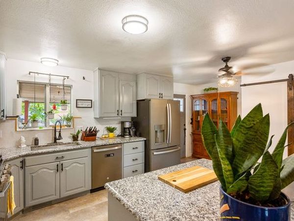 6190 S COUNTRY HILLS DR, Taylorsville, UT 84129
