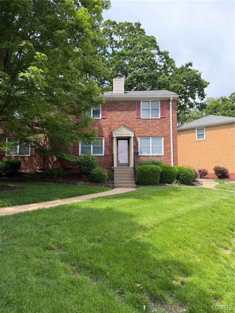 9024 W Swan Circle , Brentwood, MO 63144 Main Photo