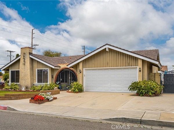915 E La Veta Avenue, Orange, CA 92866