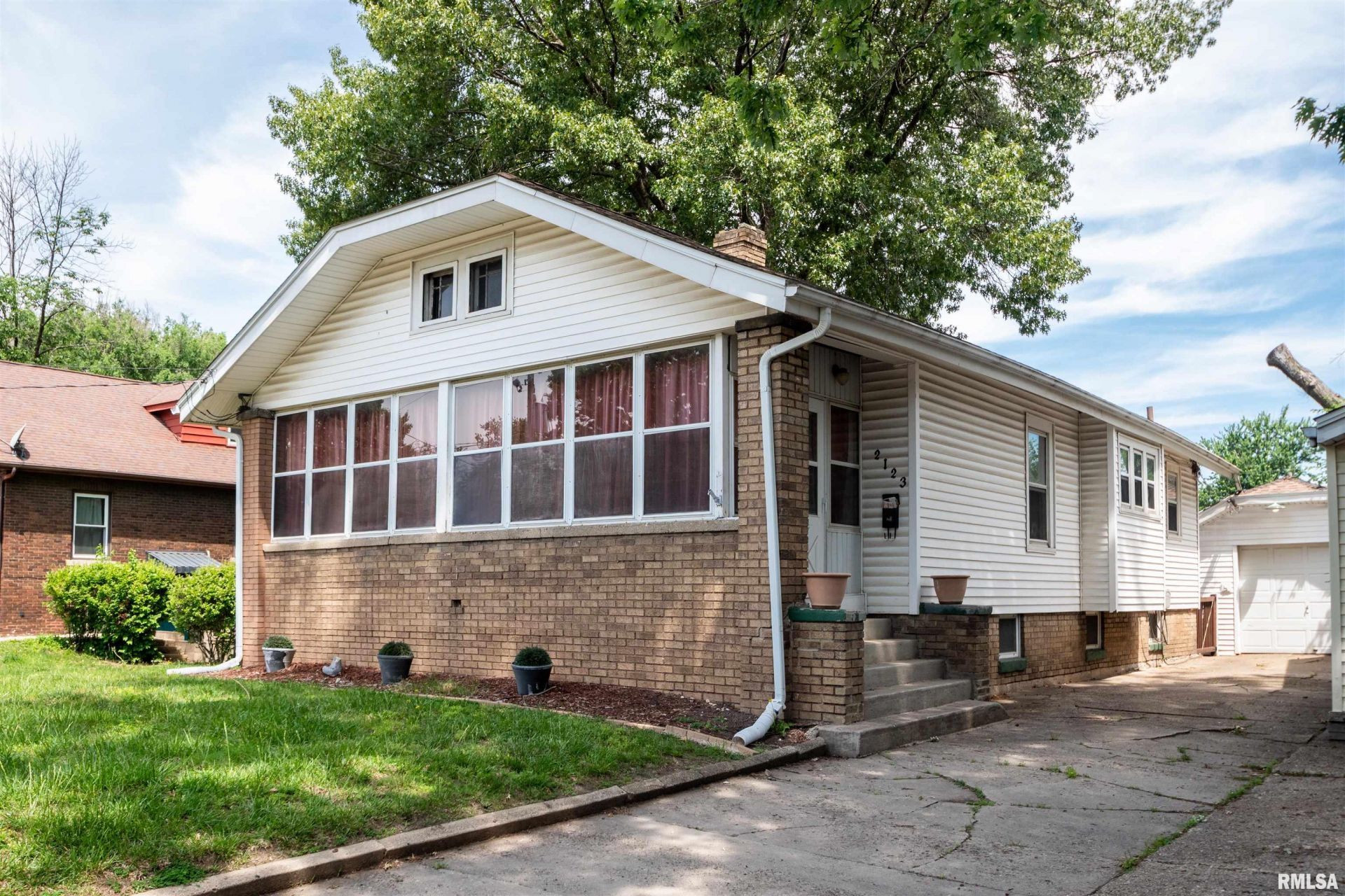 2123 W Kellogg Avenue, West Peoria, IL 61604 Main Photo