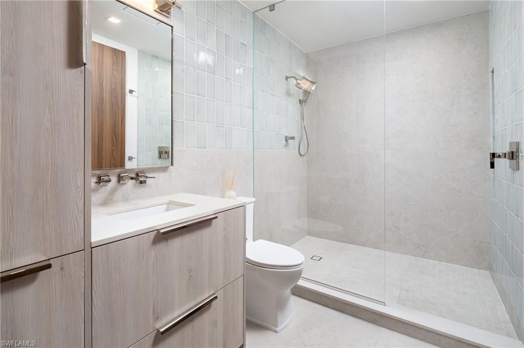 410 Flagship Dr , Unit 903, Naples, FL 34108 Photo