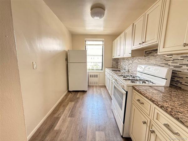 190 First Street , Unit 1J, Mineola, NY 11501