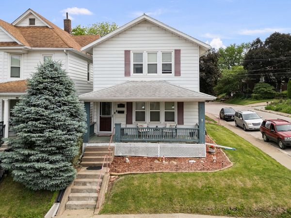 518 W 4th Street , Muscatine, IA 52761