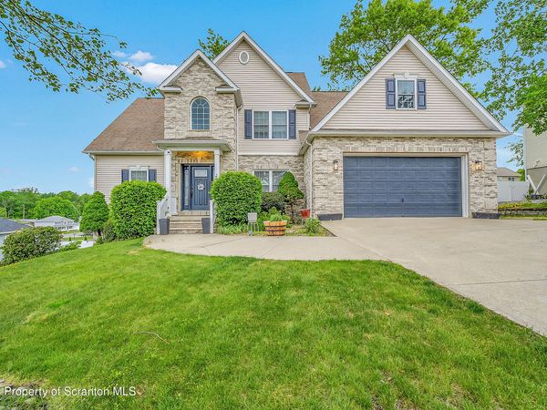 204 Red Oak Drive, Olyphant, PA 18447