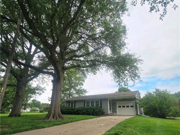 404 Spruce Street, Tarkio, MO 64491