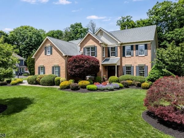15 Ammerman Way, Chester, NJ 07930