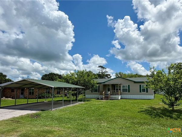 1210 N Drake Street , Edna, TX 77957