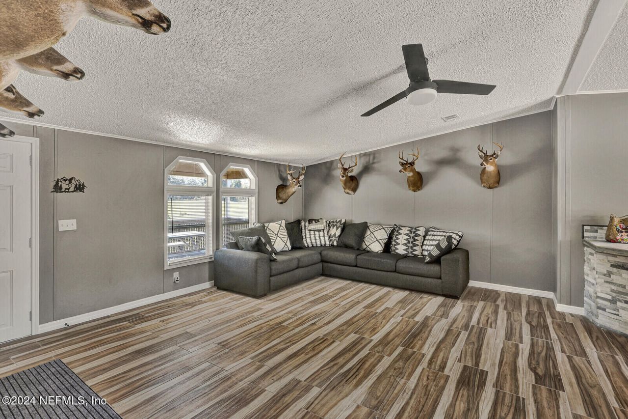 141 Woods Road, San Mateo, FL 32187 Photo