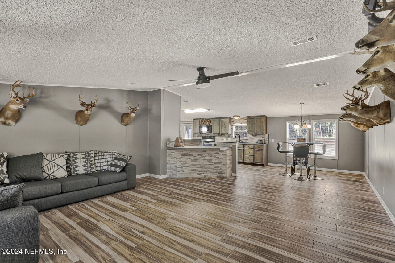 141 Woods Road, San Mateo, FL 32187 Photo