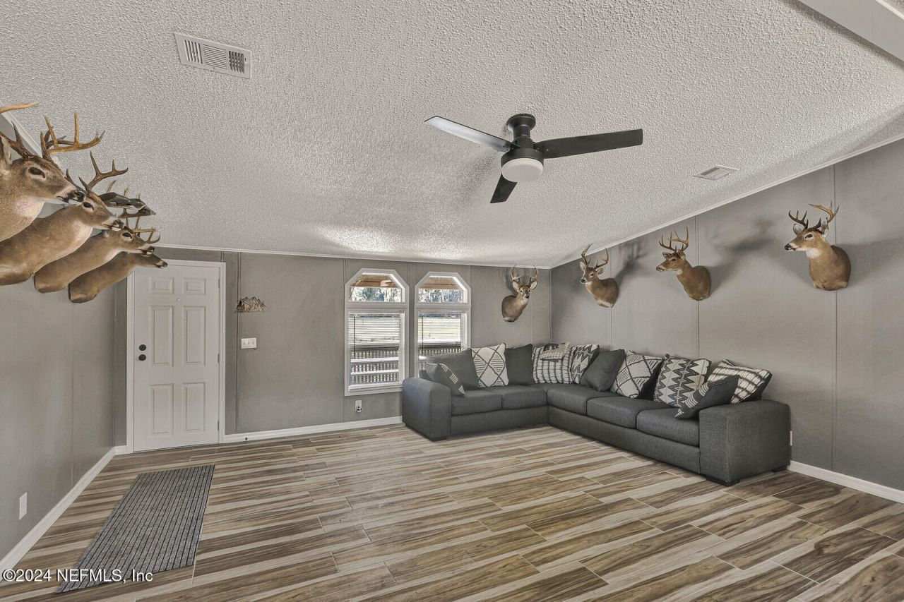 141 Woods Road, San Mateo, FL 32187 Photo