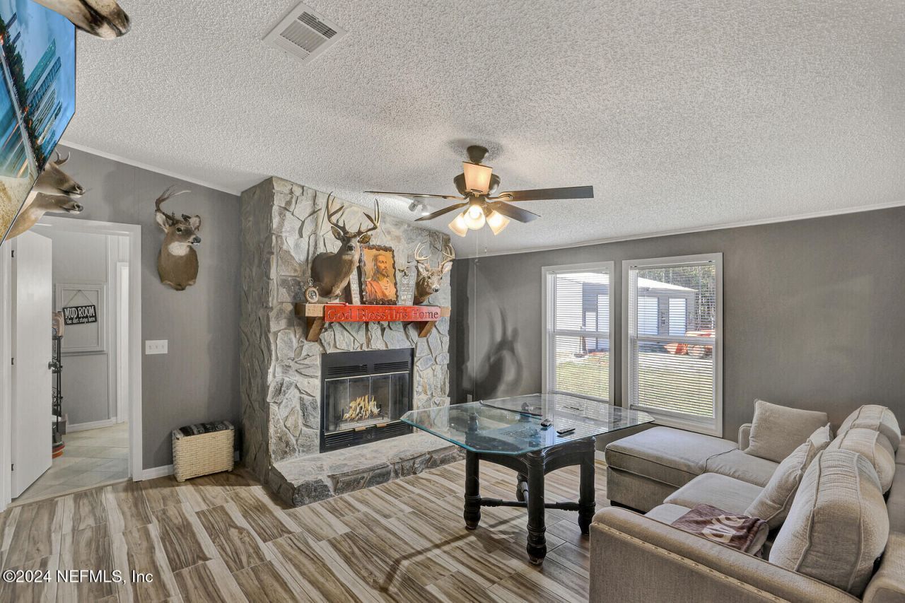 141 Woods Road, San Mateo, FL 32187 Photo