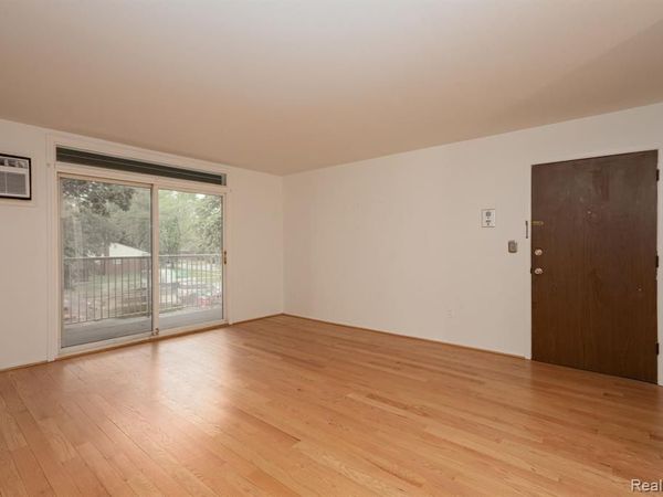 4909 Crooks Road, Royal Oak, MI 48073
