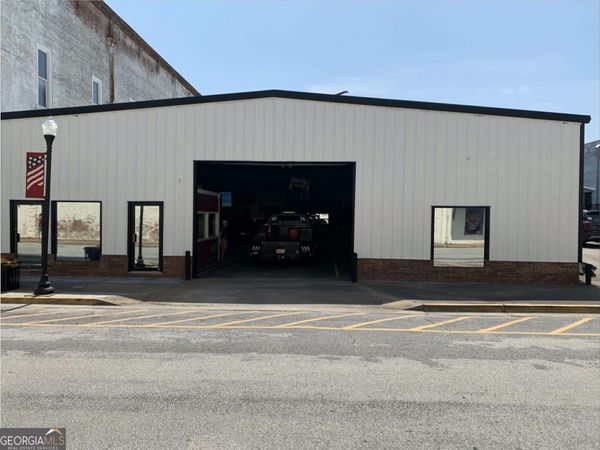 19 S McIntosh St, Elberton, GA 30635