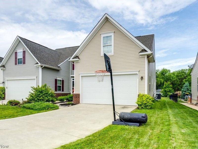 811 Robinson Drive, Lagrange, OH 44050 Photo 2