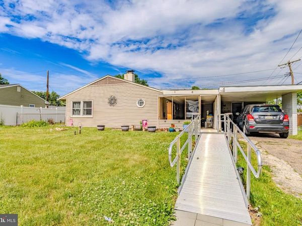 6 GAMEWOOD ROAD , LEVITTOWN, PA 19057