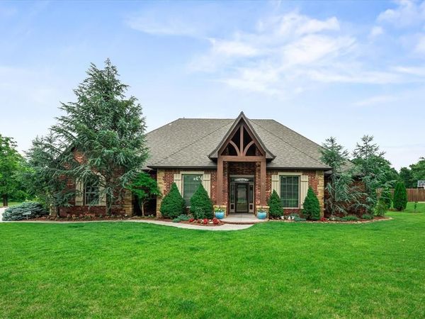 3812 Newburg Drive, Choctaw, OK 73020