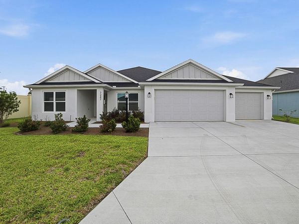1404 HEARNS LOOP , THE VILLAGES, FL 34762