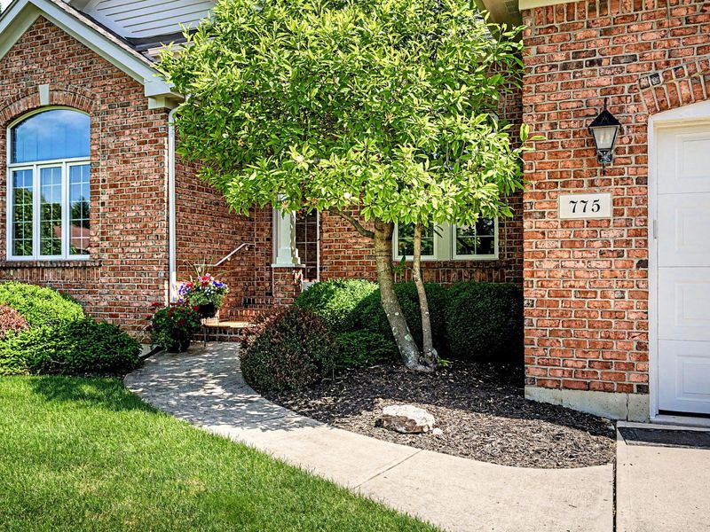 775 Lennox Court, Tipp City, OH 45371 Photo 2