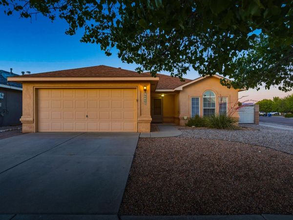 10230 Country Meadows Drive NW, Albuquerque, NM 87114