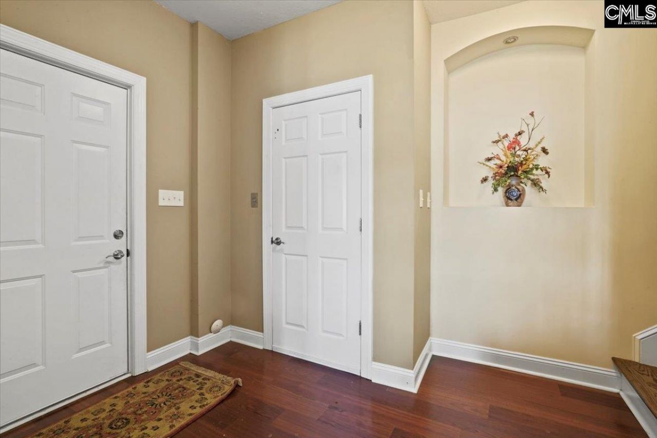 4472 River Road  Photo 11