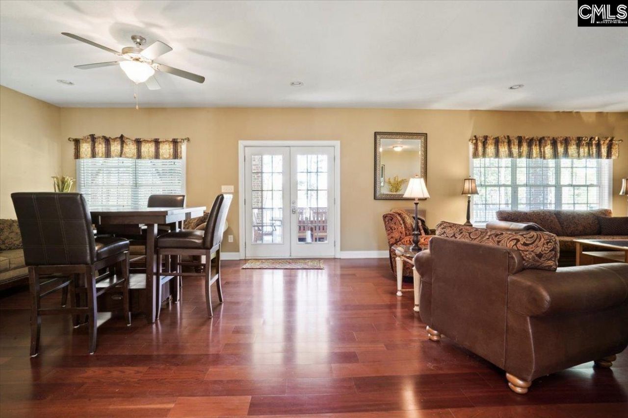 4472 River Road  Photo 7