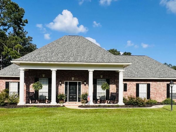 104 Cottonwood Dr., Hattiesburg, MS 39402