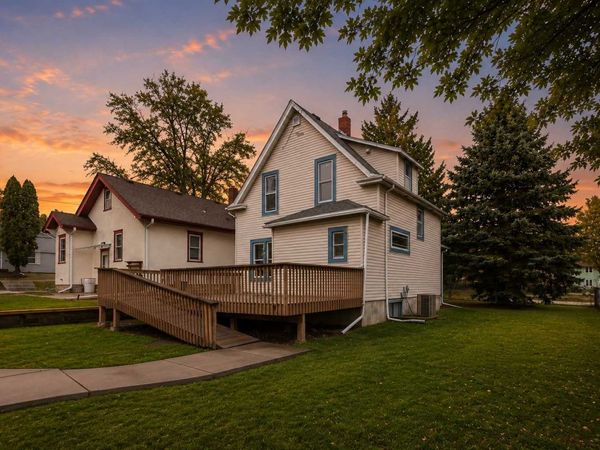 902 Dodd Road, West Saint Paul, MN 55118