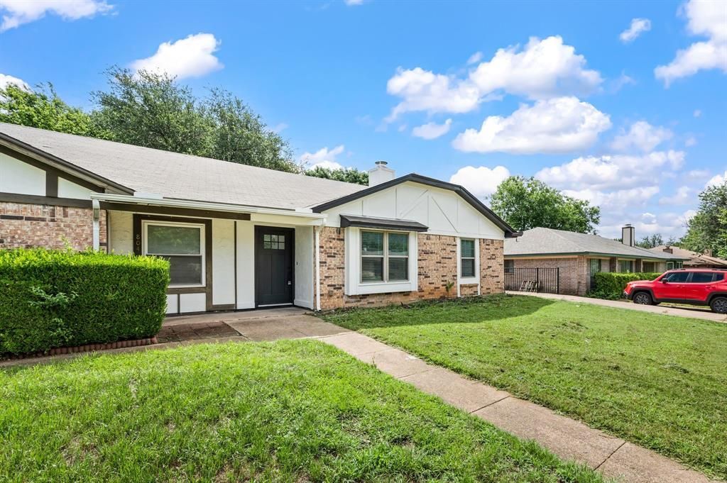 802 Rock Creek Drive, Euless, TX 76039 Main Photo