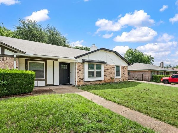 802 Rock Creek Drive, Euless, TX 76039