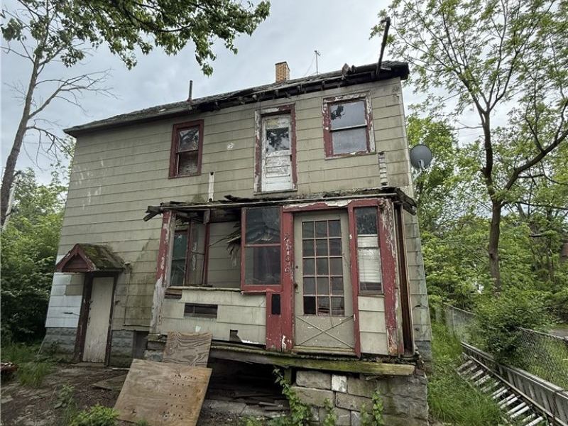 9810 Sophia Avenue, Cleveland, OH 44104 Photo 3