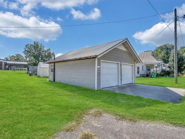 402 N Indiana Avenue, Mangum, OK 73554