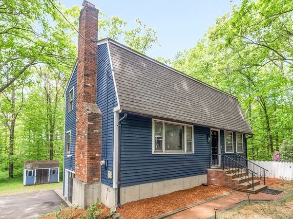 9 Colonial Rd, Sutton, MA 01590