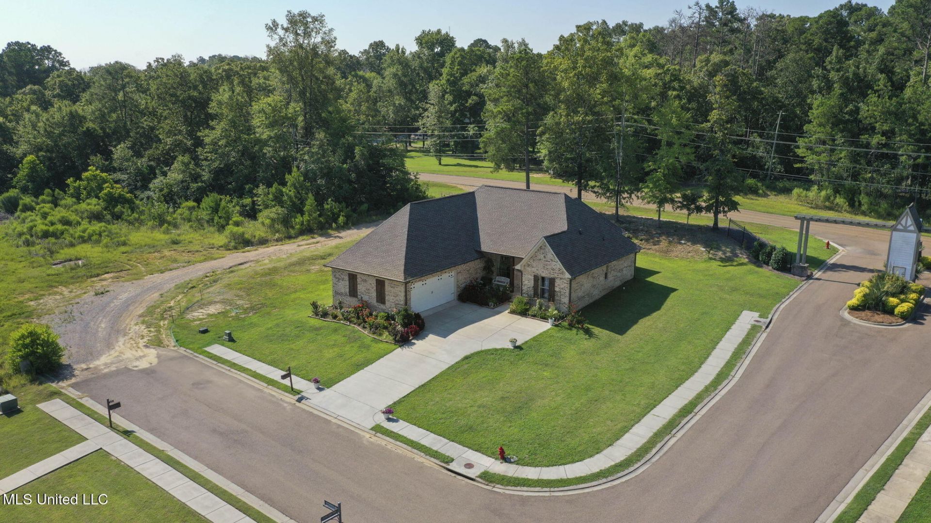 600 Ponderosa Drive, Flowood, MS 39232 Main Photo