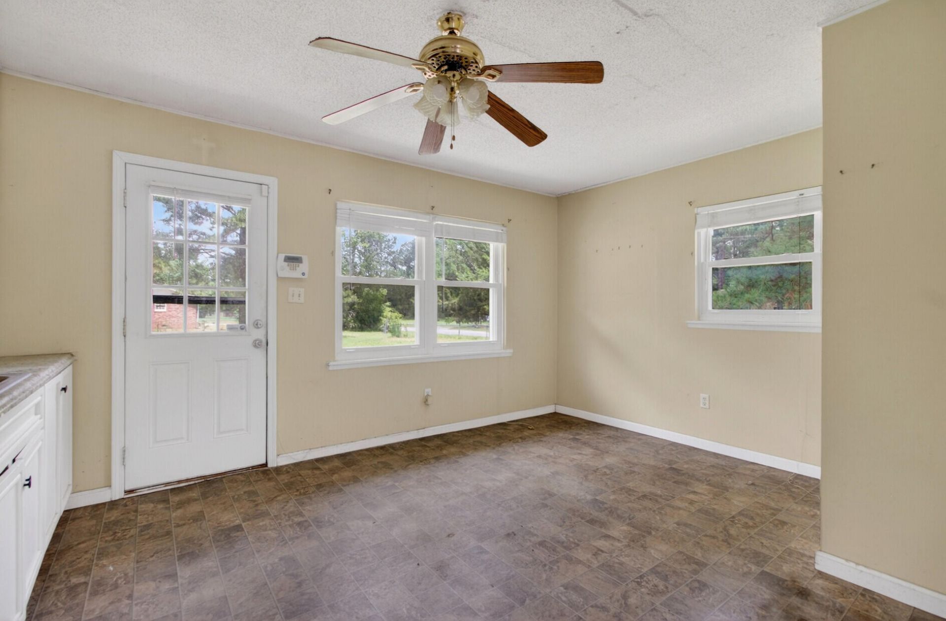 102 Montegue Street Photo 18