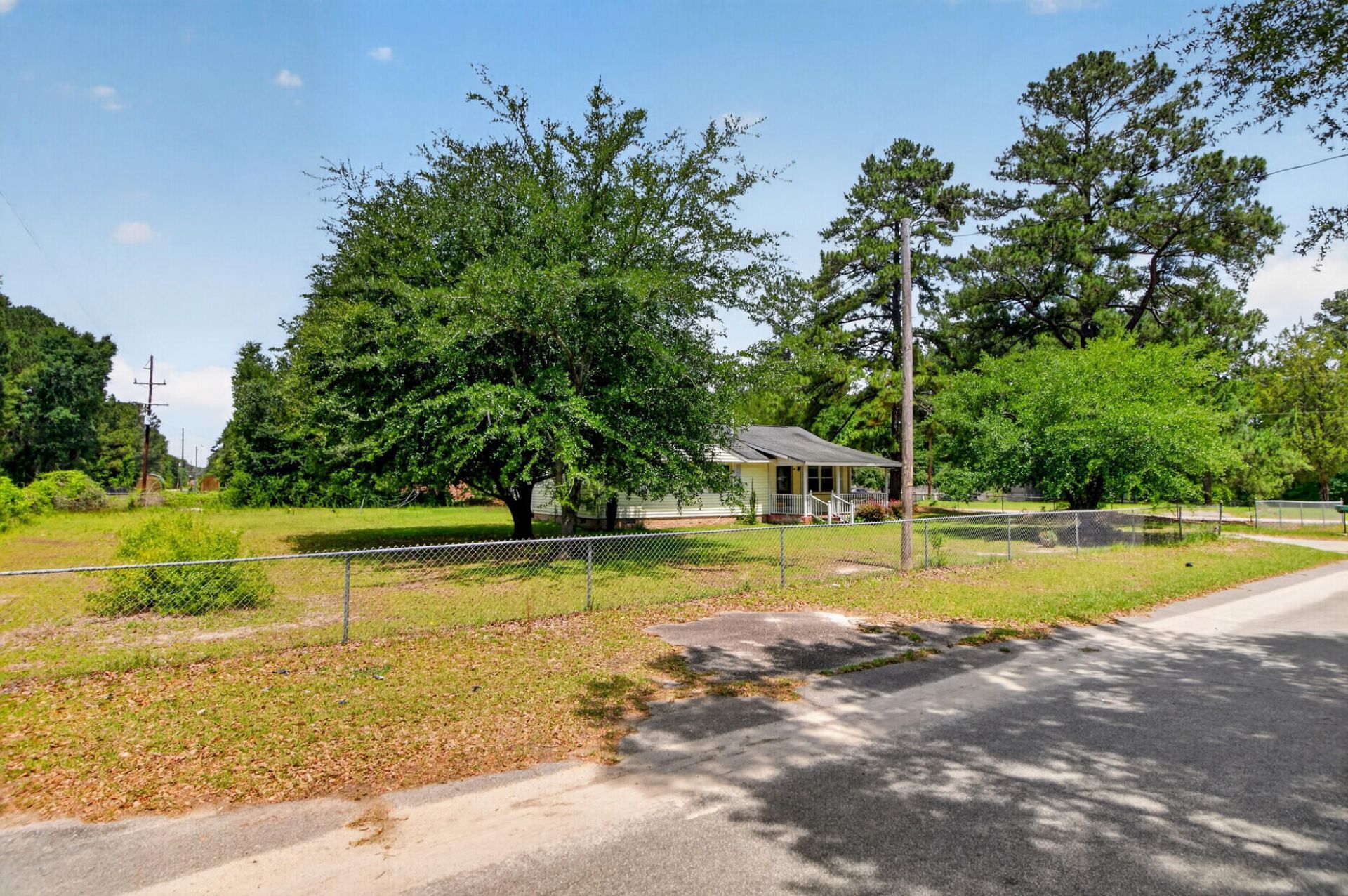 102 Montegue Street Photo 6