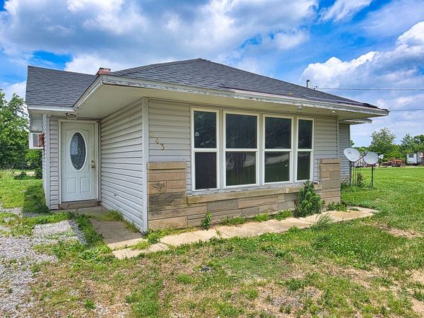 343 S 1st Street SE, Clay City, IL 62824
