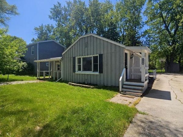 6068 Grove Avenue, Grand Blanc, MI 48439