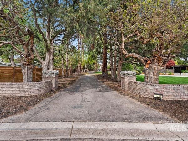 4708 W Hillcrest View Dr, Boise, ID 83705