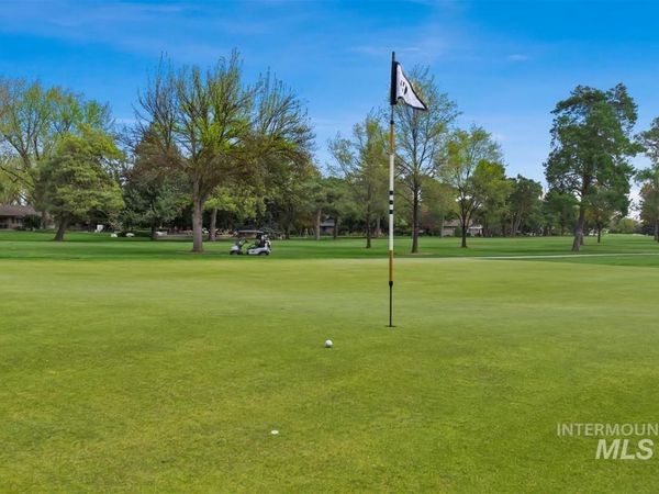 4708 W Hillcrest View Dr, Boise, ID 83705