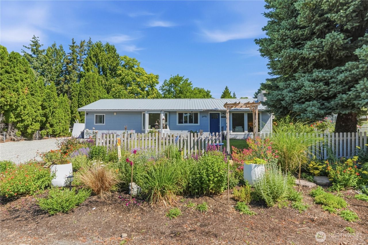 809 NE Ella Street, East Wenatchee, WA 98802 Main Photo