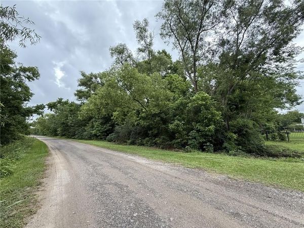 600 DELACROIX Road, New Orleans, LA 70131